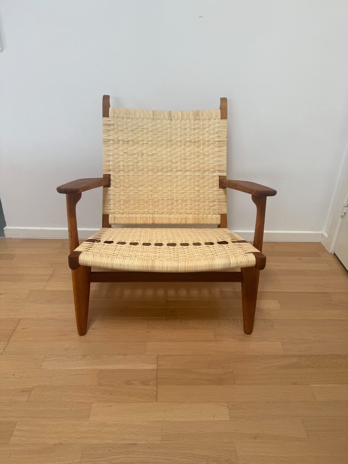 Hans J. Wegner CH27 Lænestol – Egetræ & Flettet Papirgarn
