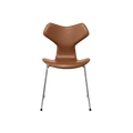 Nypolstret Arne Jacobsen Grand Prix stol 4130 i cognac læder