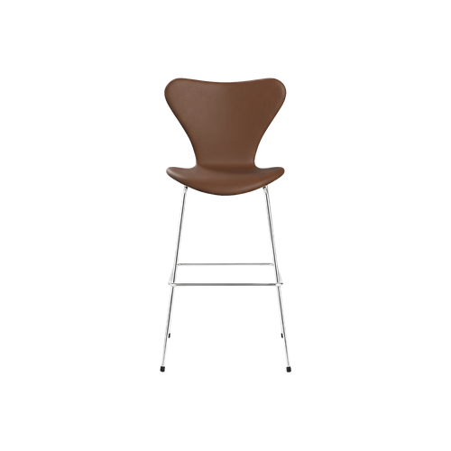 Nypolstret Arne Jacobsen Serie 7 barstol 3197 med armlæn i valnød læder