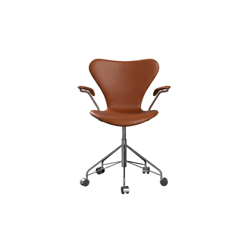 Nypolstret Arne Jacobsen Serie 7 kontorstol 3217 med armlæn i cognac læder